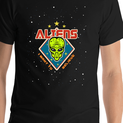 Aliens / UFO T-Shirt - Black - I Want To Believe - Shirt Close-Up View