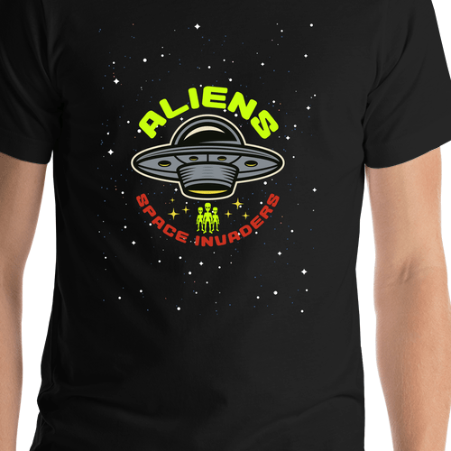 Aliens / UFO T-Shirt - Black - Space Invaders - Shirt Close-Up View